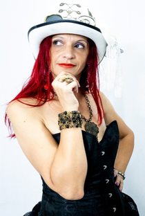 Thina Curtis - Poster / Capa / Cartaz - Oficial 1