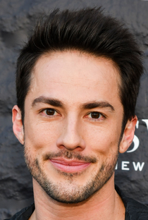 Michael Trevino (I) - Poster 2