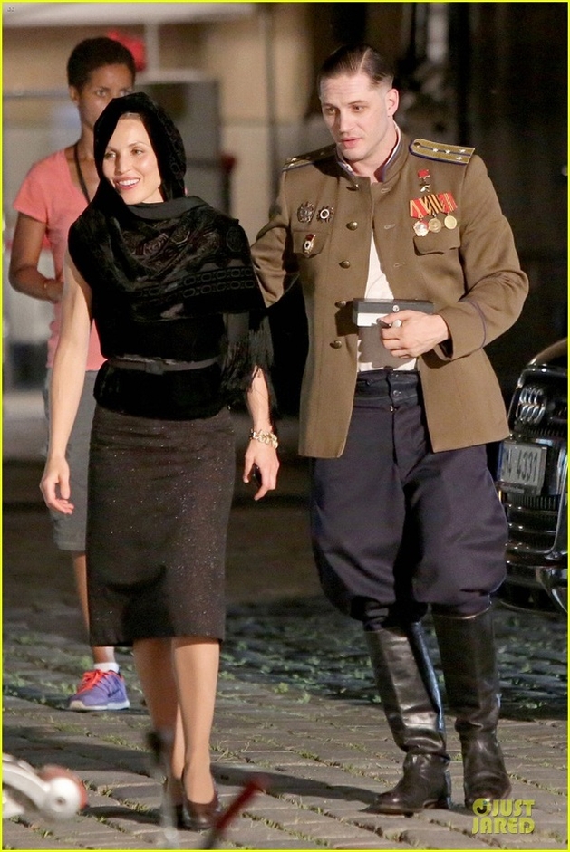 Tom Hardy e Noomi Rapace aparecem em imagens do set de “Child 44”