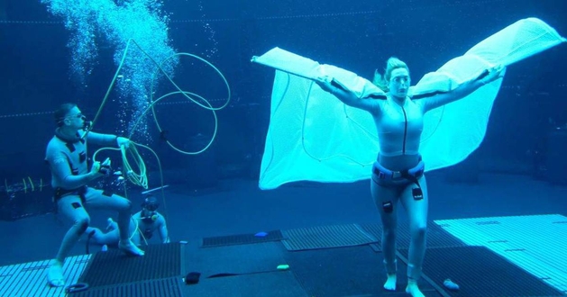 Kate Winslet aparece submersa em nova foto de Avatar 2