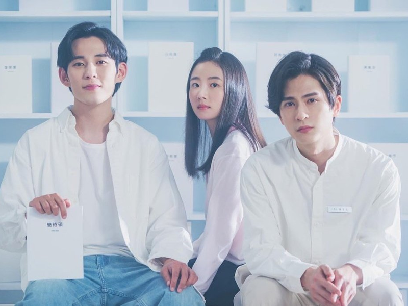 Foto 1 de White Book