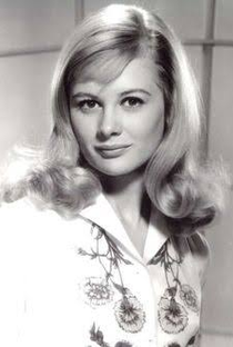 Shirley Knight (I) - Poster 2