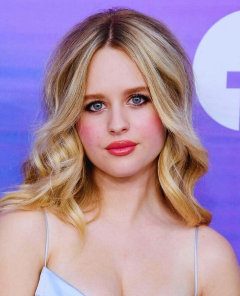 Lulu Wilson (V) - Foto 1