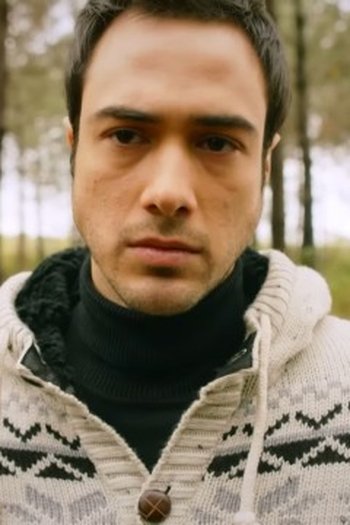 Poster de Episódio 31. Bölüm (2013)