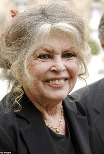 Brigitte Bardot - Poster / Capa / Cartaz - Oficial 1