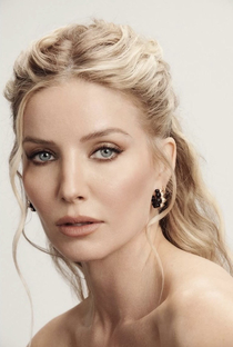 Annabelle Wallis - Poster 1