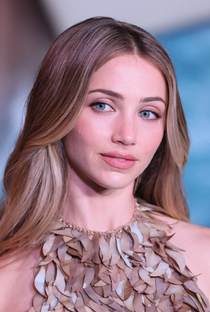 Emily Rudd - Poster 1