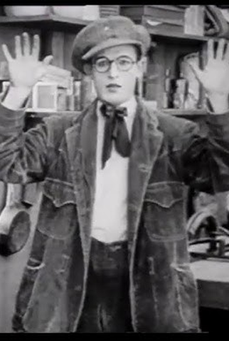 Poster 3 de Curta Follow the Crowd (1918)