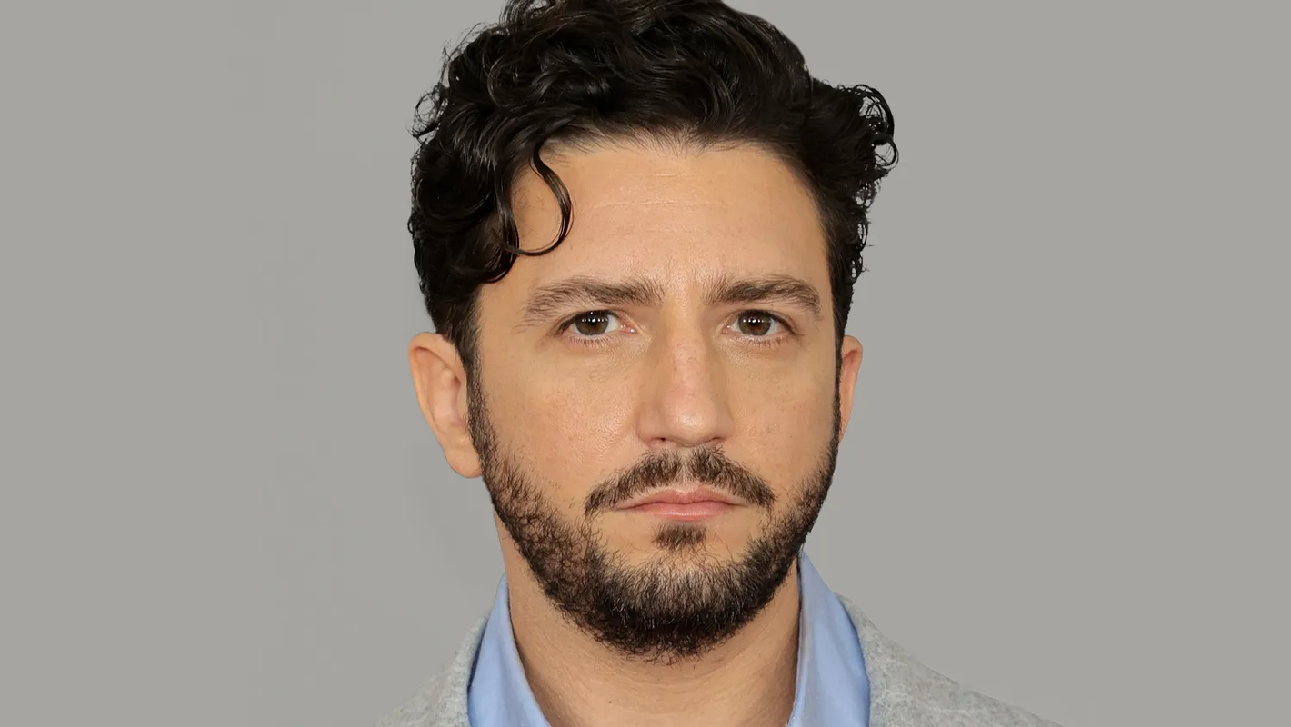 John Magaro - Foto 2