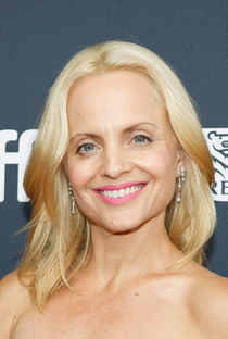 Mena Suvari - Poster 1