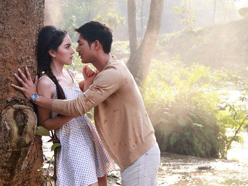Foto 1 de Charming Deception 