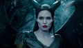 Angelina Jolie e Michelle Pfeiffer lutam em cena de Malévola 2