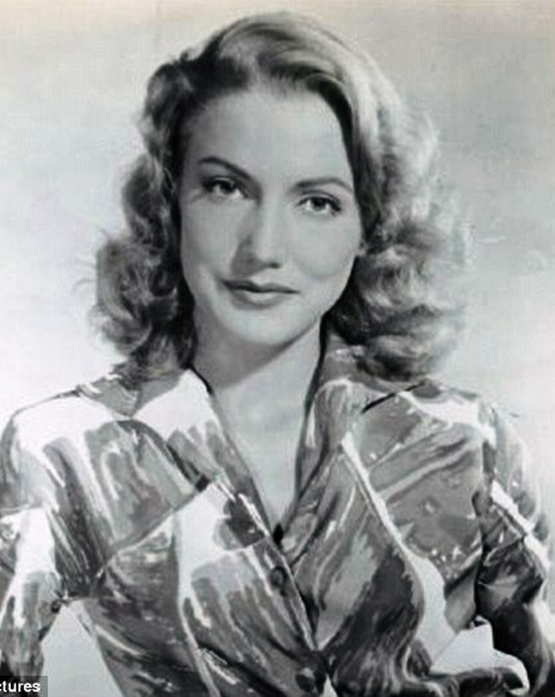 Gita Hall - Foto 4