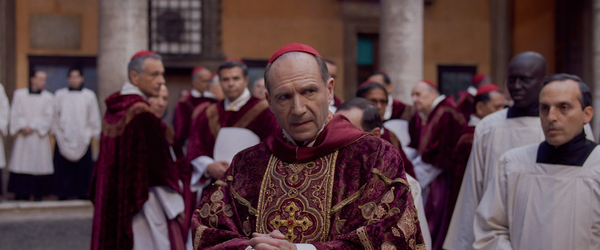 Conclave começa temporada de premiações com vitória; Assista trailer!