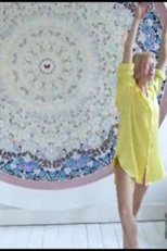 Sienna Miller leads a completely normal life. We swear. (Sienna Miller leads a completely normal life. We swear.)