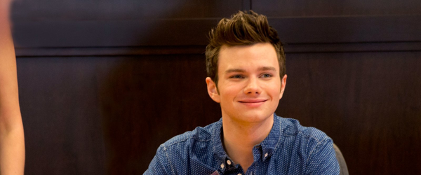 Chris Colfer comenta possível retorno em reboot de Glee