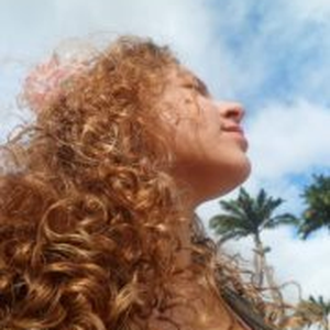 Foto de perfil de Rafaella Teixeira