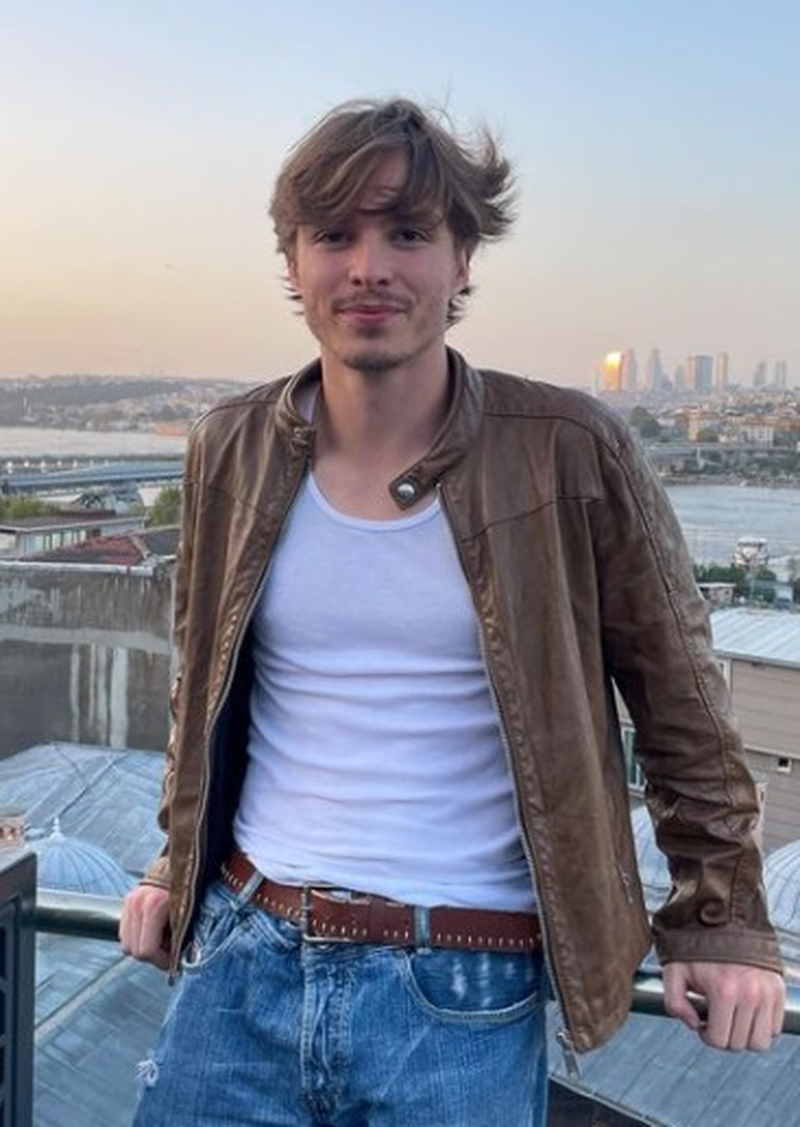Nicholas Alexander Chavez - Foto 1