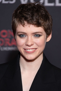 Sophia Lillis - Poster / Capa / Cartaz - Oficial 4