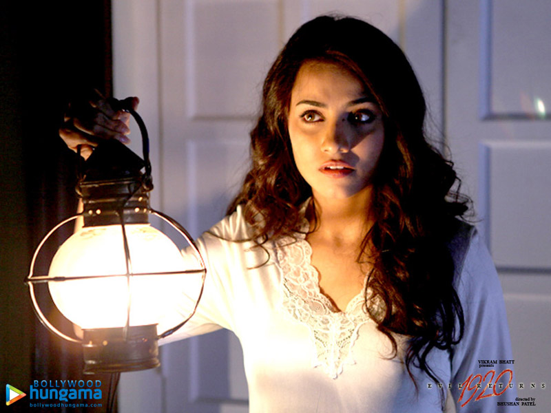 Foto 16 de 1920: Evil Returns