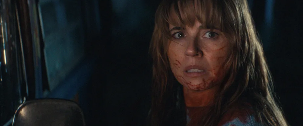 Linda Cardellini promete série de Sexta-Feira 13 com muito sangue e cenas “nojentas”
