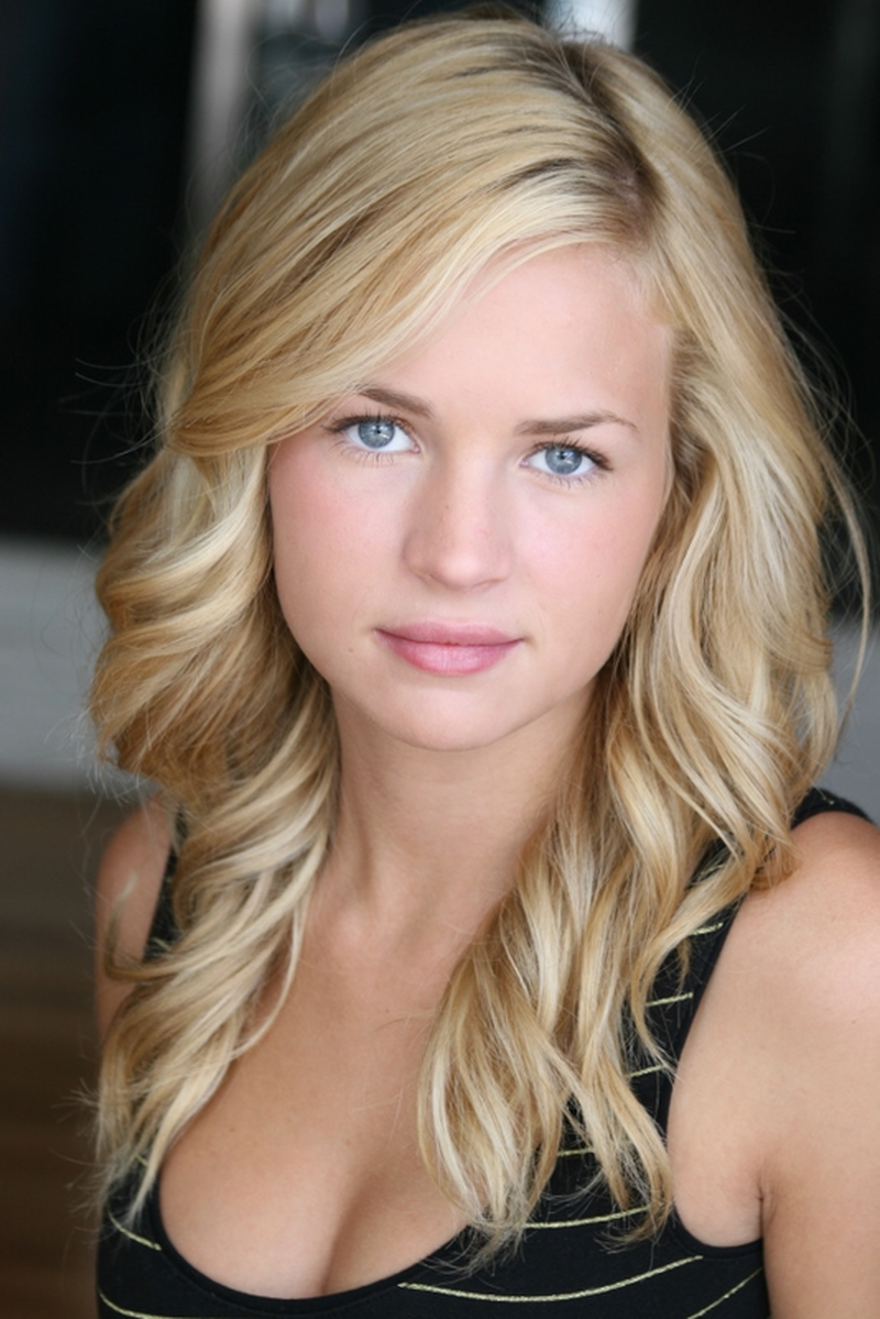 Britt Robertson - Foto 9