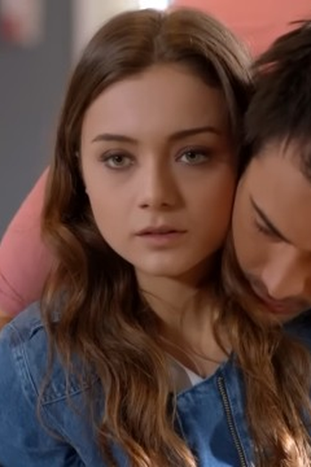 Poster de Episódio 4. Bölüm (2013)
