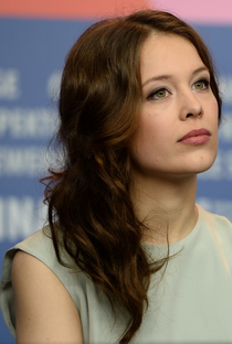 Paula Beer - Poster / Capa / Cartaz - Oficial 1