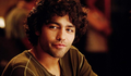 Diretor de ‘O Diabo Veste Prada 2’ revela por que Adrian Grenier ficou de fora da sequência