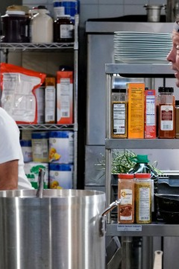 Poster de Episódio A Dishwasher, a Fire and a Remote Control (2021)