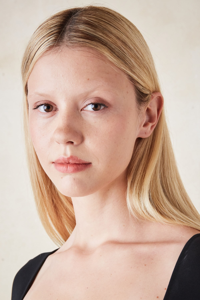 Mia Goth - Foto 2