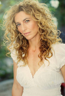 Claudia Black - Poster / Capa / Cartaz - Oficial 1