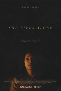 She Lives Alone - Poster / Capa / Cartaz - Oficial 1