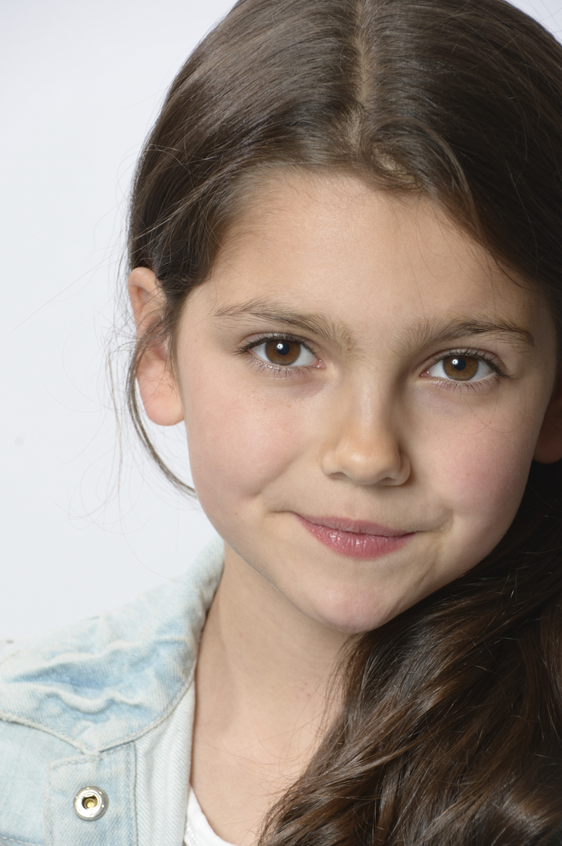 Emily Carey (V) - Foto 1