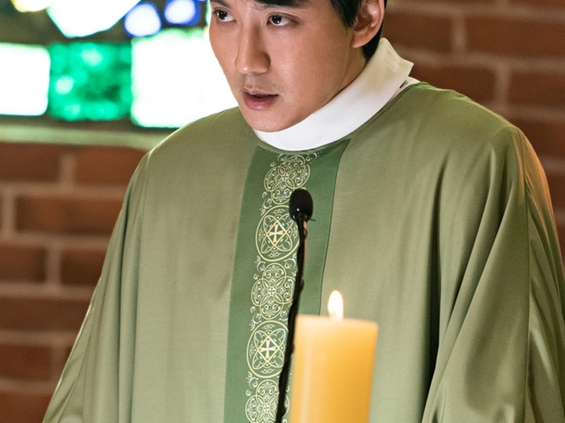 Foto 1 de The Fiery Priest (1ª Temporada)