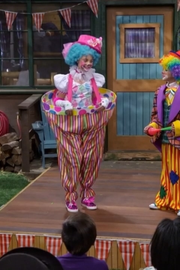 Poster de Episódio Town and Clown Relations (2020)