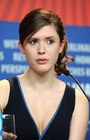 Emily Cox (23 de Fevereiro de 1985) Artista Filmow
