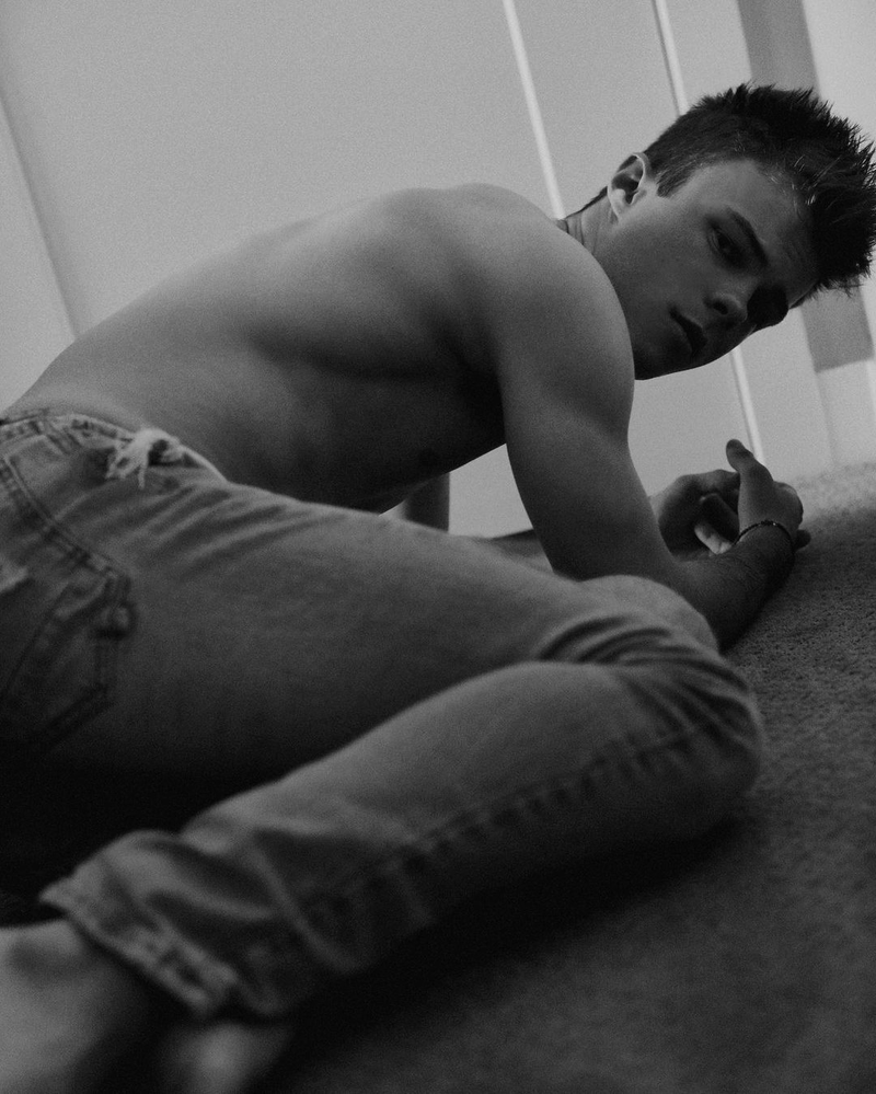 Nicholas Hamilton - Foto 3