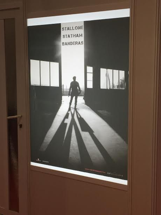 Pôster de Os Mercenários 4 em exibição em Cannes