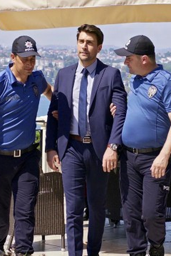 Poster de Episódio 12. Bölüm (2019)
