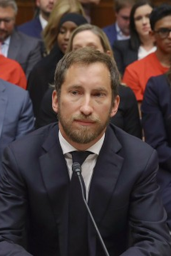 Poster de Episódio Overnight Billionaires (2023)