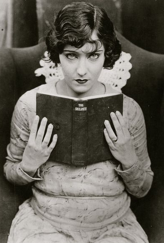 Poster 1 de Filme Under the Lash  (1921)