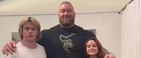 Nicholas Galitzine meteu o shape do herói!