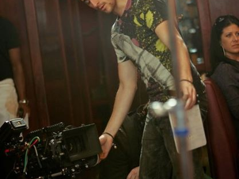 Foto 2 de Carlos Spills the Beans