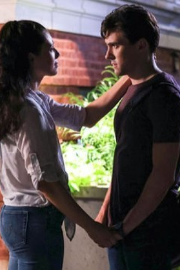 Poster de Episódio Hold on Tight (2022)