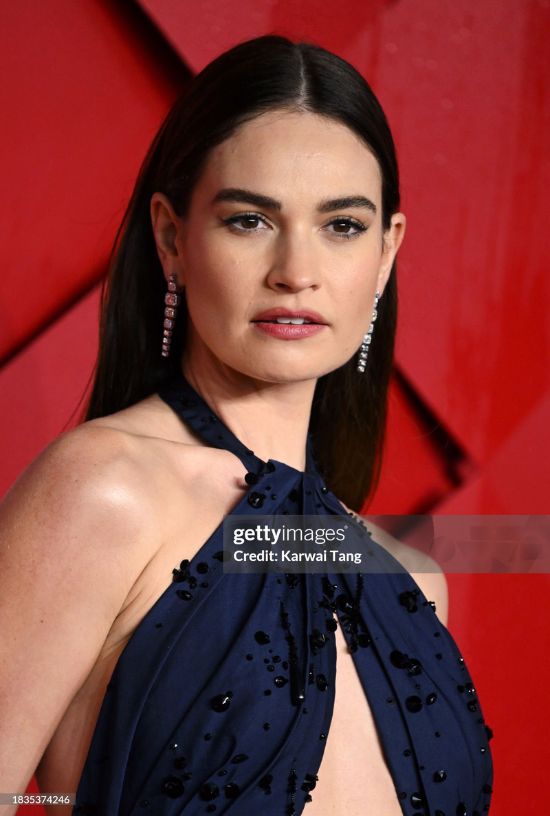 Lily James - Foto 1