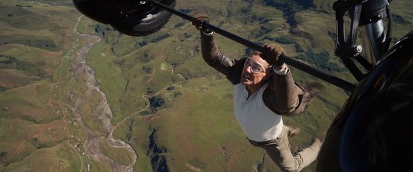 Veja vídeo de bastidores de novo "Missão Impossível" em que Tom Cruise se pendura no avião