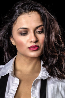 Sapna Gandhi - Poster 1