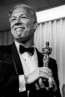 George Kennedy - Poster / Capa / Cartaz - Oficial 1
