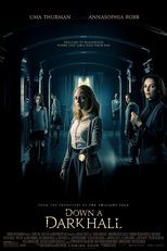 Por Um Corredor Escuro (Down A Dark Hall)